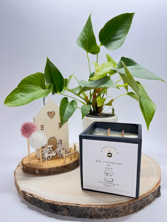 Pet Lovers - Lumânare Parfumată EASILY DISTRACTED BY DOGS