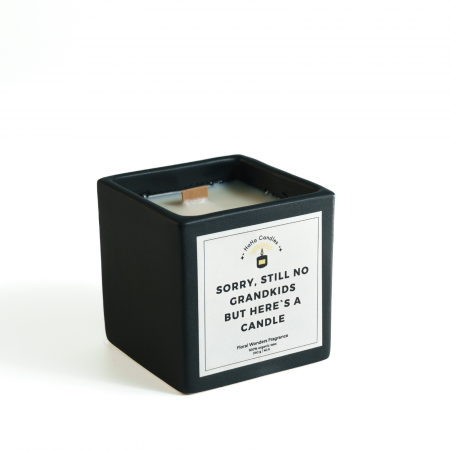 Pentru ea - Lumânare Parfumată SORRY, STILL NO GRANDKIDS, BUT HERE`S A CANDLE
