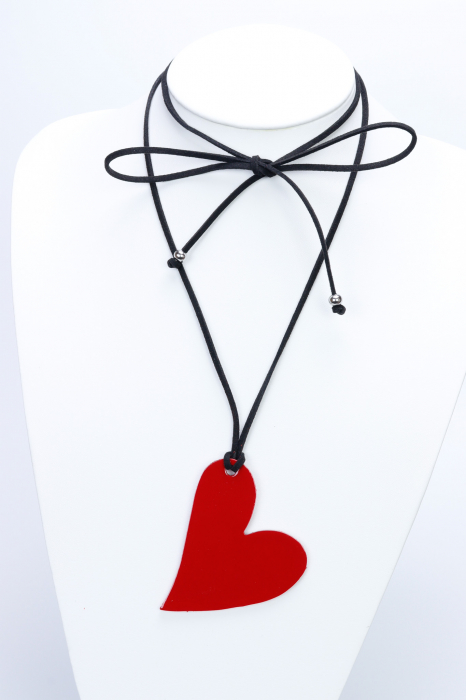 Colier choker cu inima din piele lacuita [2]