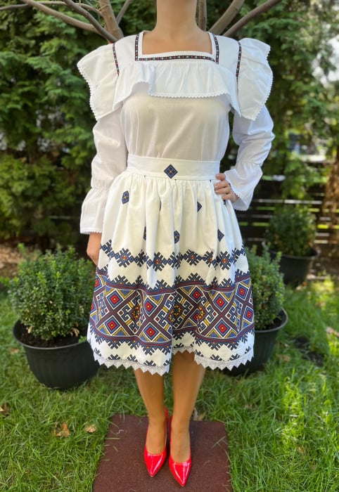 Compleu traditional Debora [2]