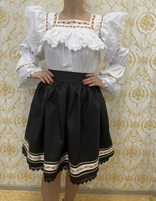 Costum traditional femei model 2 [2]