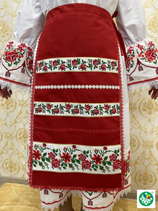 Costum traditional femei model 11 [5]