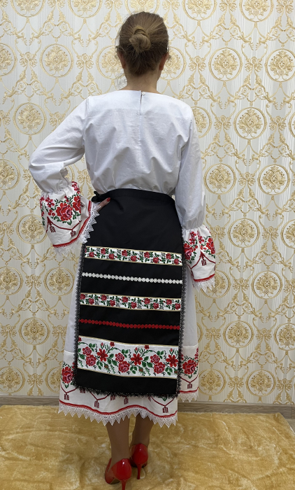 Costum traditional femei model 12 [5]