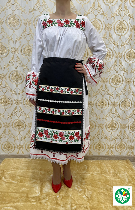Costum traditional femei model 12 [1]