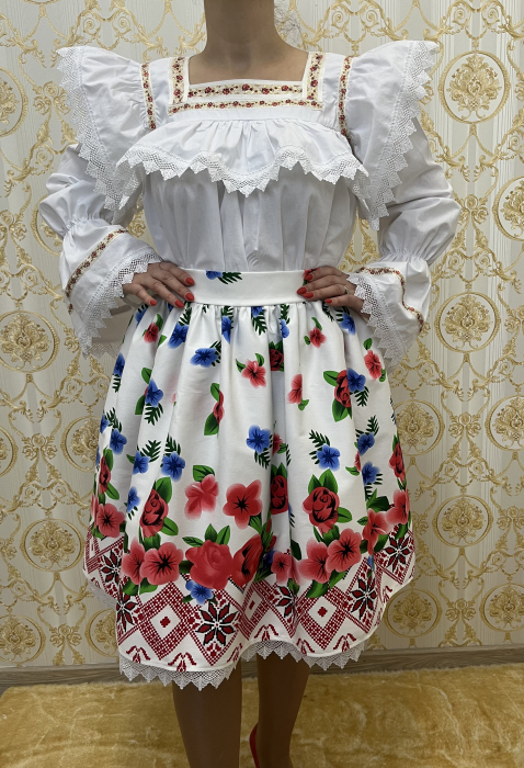 Costum traditional femei model 5 [2]