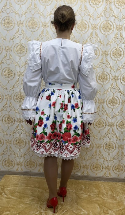 Costum traditional femei model 5 [4]