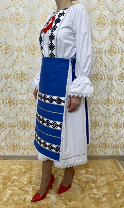 Costum traditional femei model 8 [3]