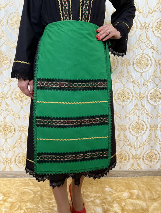 Costum traditional femei model 10 [3]