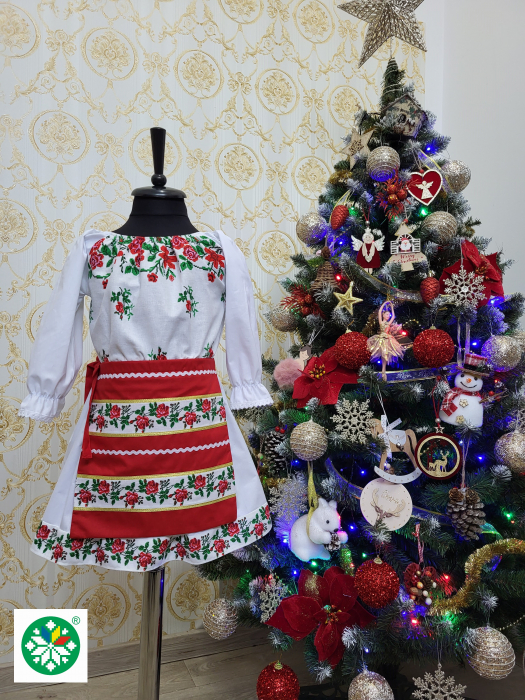 Costum traditional pentru fete model 2 [2]