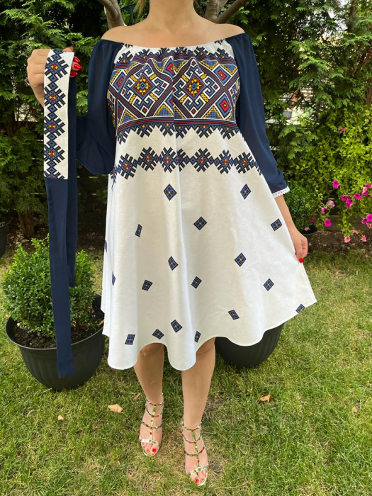 Rochie traditionala Beatrice [2]