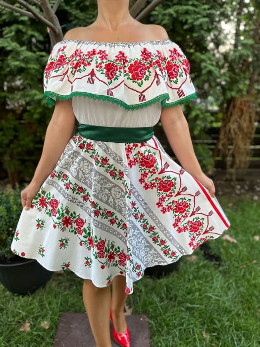 Rochie traditionala scurta Minerva [2]