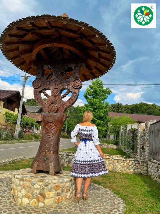 Rochie traditionala volane medie Bianca [2]