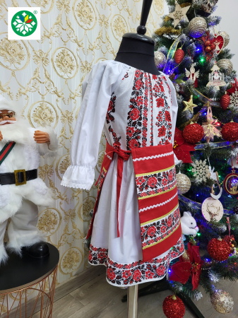 Costum traditional pentru fete model 1 [2]