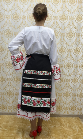 Costum traditional femei model 12 [4]
