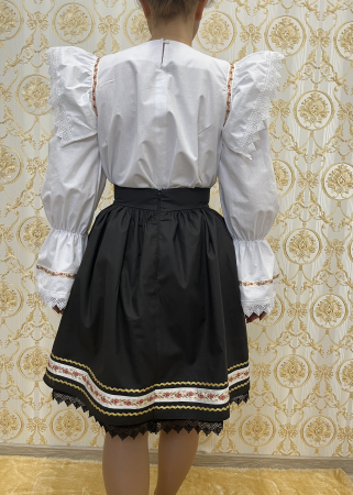 Costum traditional femei model 2 [3]