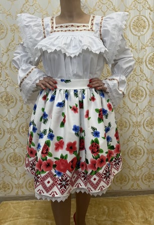 Costum traditional femei model 5 [1]