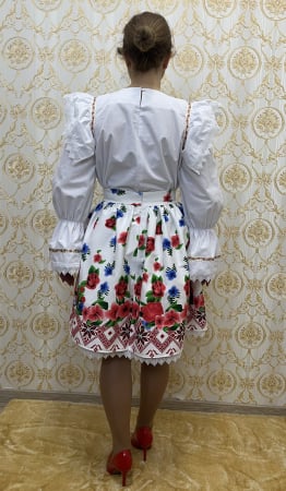 Costum traditional femei model 5 [3]