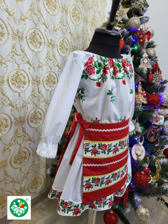 Costum traditional pentru fete model 2 [2]