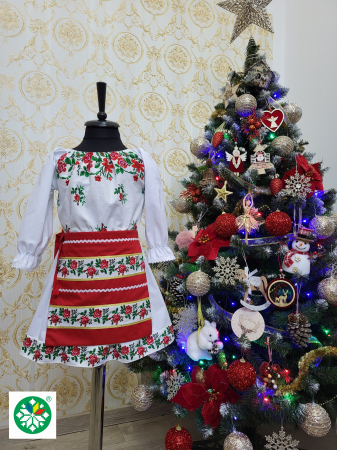 Costum traditional pentru fete model 2 [1]