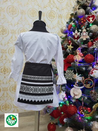 Costum traditional pentru fete model 7 [2]