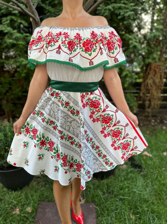 Rochie traditionala scurta Minerva [1]