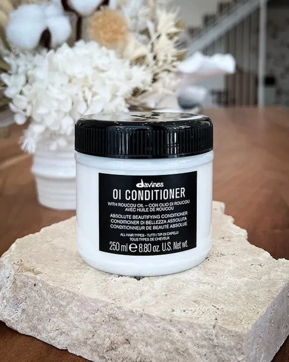 Pachet pentru hidratatre si stralucire - Sampon - Balsam - Leave-in protector - Davines Oi Shampoo 280 ml - Oi Conditioner 250 ml - Oi All In One Milk 135 ml [3]