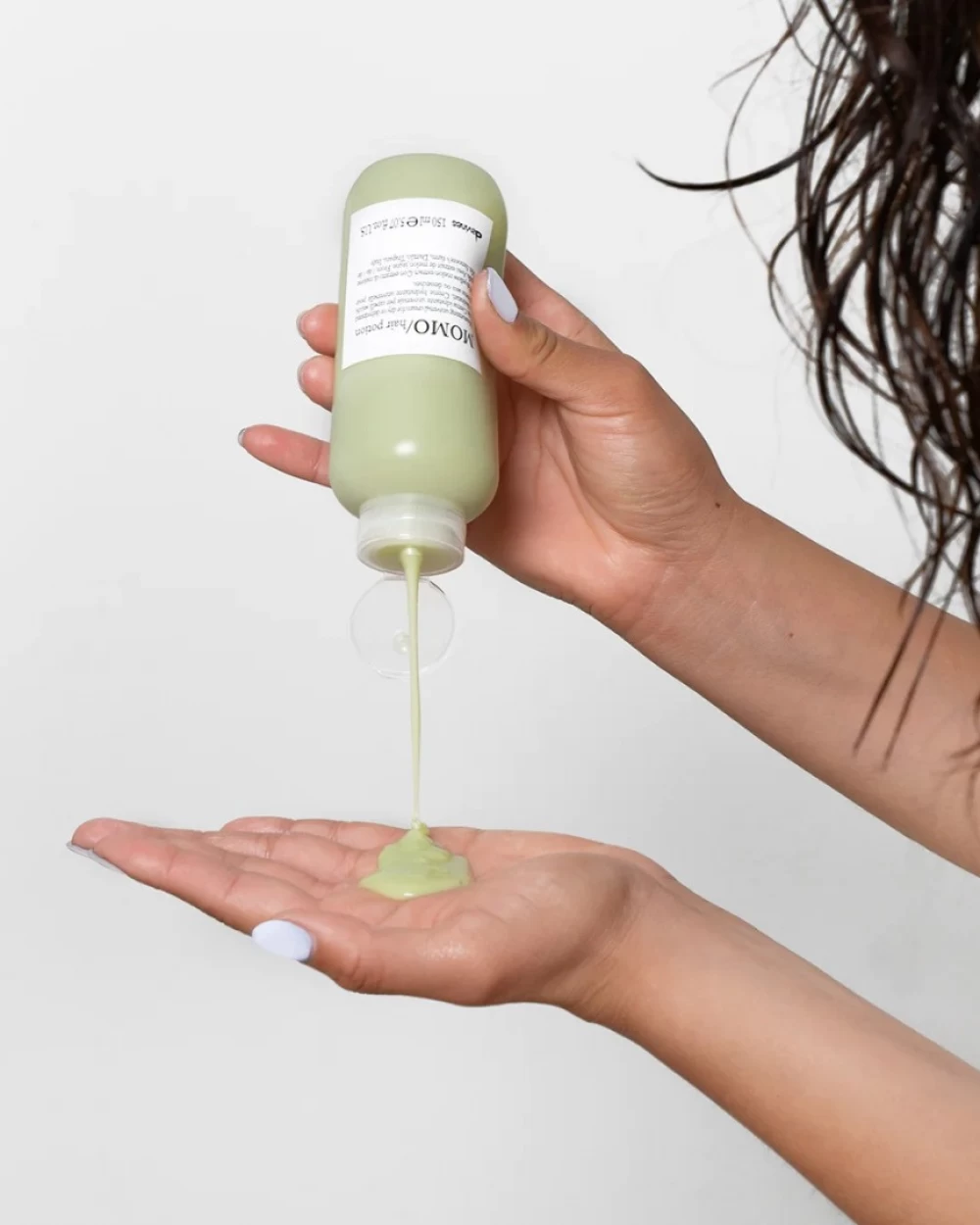 Pachet hidratant pentru parul uscat - Sampon 1000 ml - Crema leave-in 150 ml - Davines Momo Shampoo - Momo Hair Potion [5]