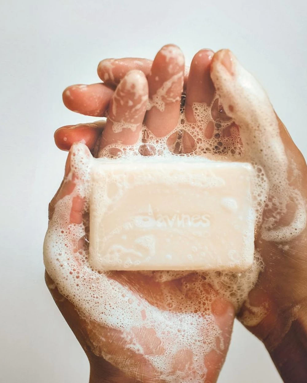 Sampon solid pentru par aspru sau rebel - Love Smoothing Shampoo Bar - 100 g [3]