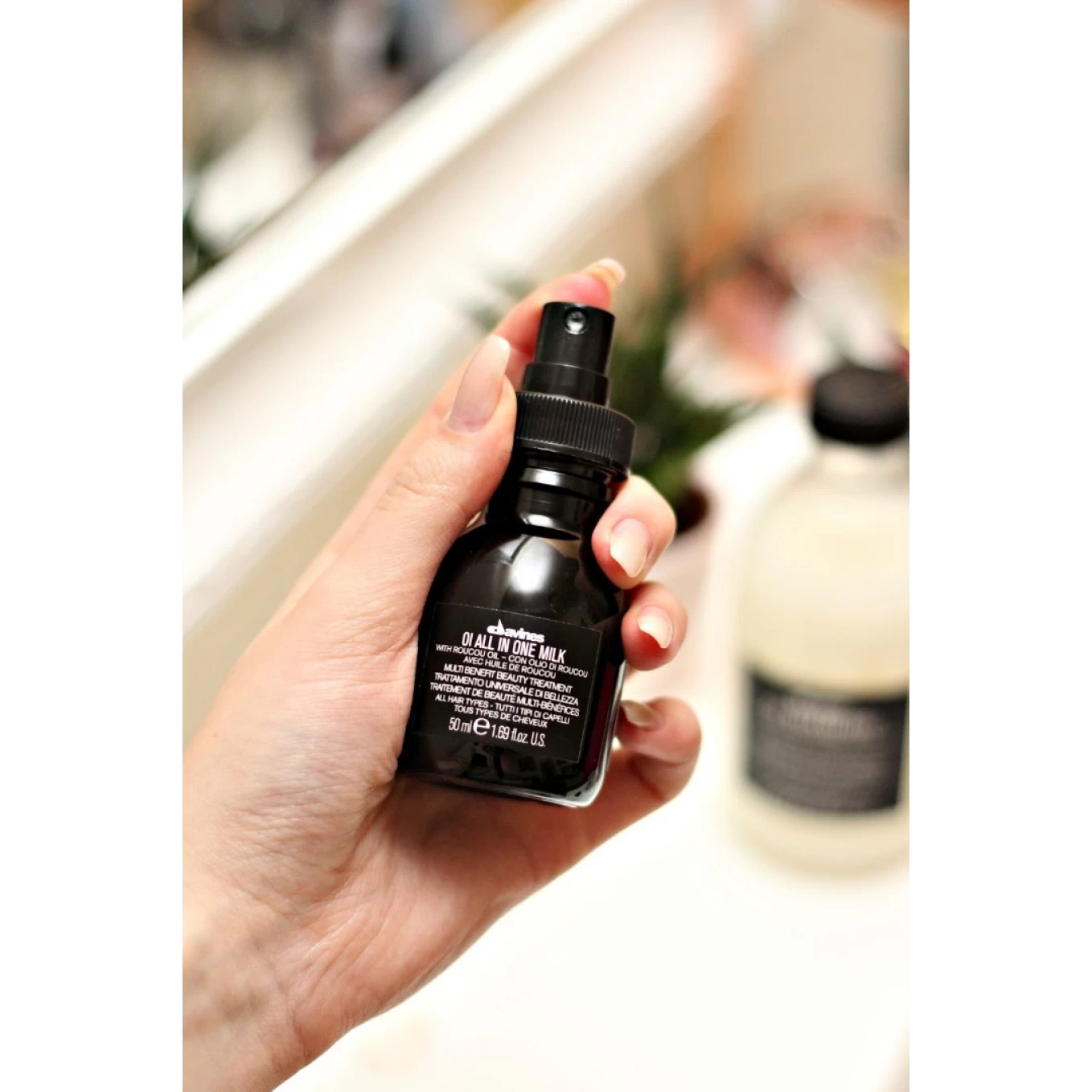 Pachet pentru stralucire si hidratare Davines Oi - Sampon 90 ml - Balsam 75 ml - Spray leave-in cu multe beneficii 50 ml [8]
