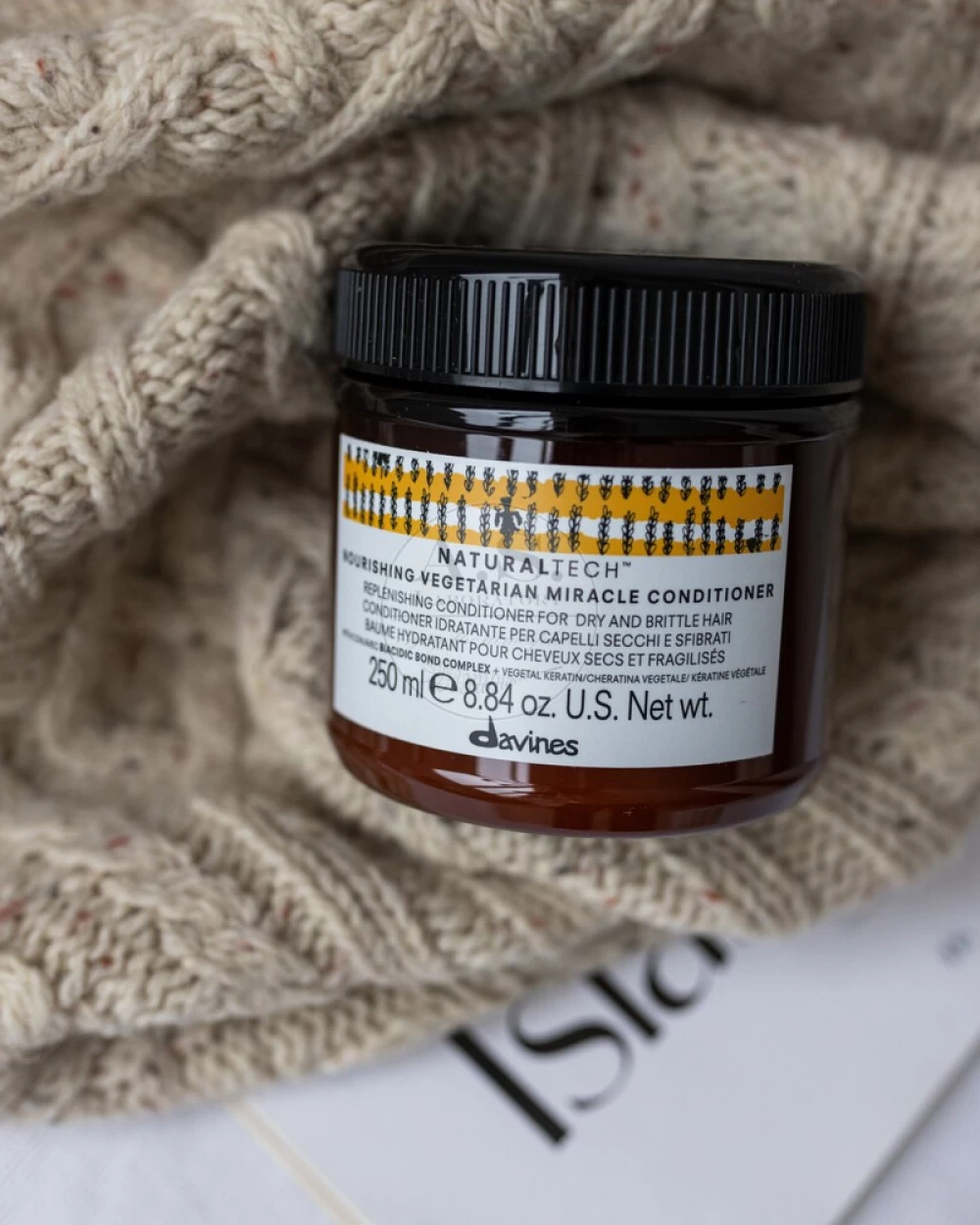 Pachet pentru parul fragil si deteriorat - Davines Naturaltech Nourishing Vegetarian Miracle Conditioner -  Balsam 250 ml -  Nourishing Keratine Booster - 100 ml Ser - Tratament cu keratina [1]