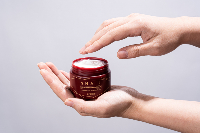 Crema de ochi reparatoare cu melc [2]