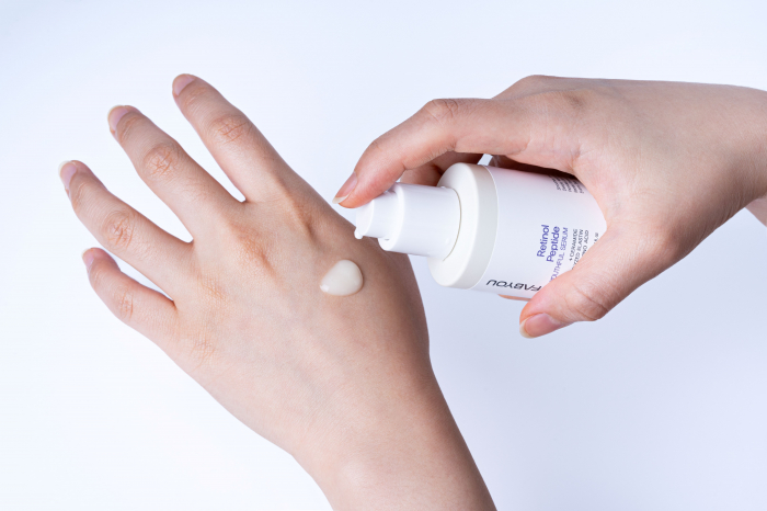 Serum anti-imbatranire cu Retinol si Peptide [2]