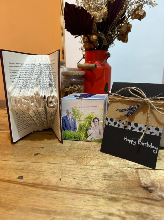 Cadouri personalizate - Petals and Pages