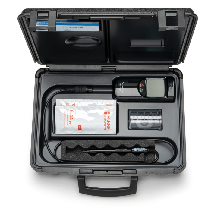 Instrument portabil pentru Conductivitate/TDS/Temperatură; Unitate EC: mS/cm, Unitate TDS: ppt, Interval: EC 0,00 până la 20,00 mS/cm, TDS 0,00 până la 10,00 ppt (g/L), Temp 0,0 până la 60,0 °C [3]