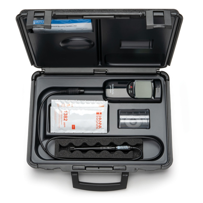 Instrument portabil pentru Conductivitate/TDS/Temperatura, Unitate EC: µS/cm, Unitate TDS: ppm, Interval: 0 până la 3999 μS/cm, TDS 0 până la 2000 ppm (mg/L), Temp 0,0 până la 60,0°C [3]