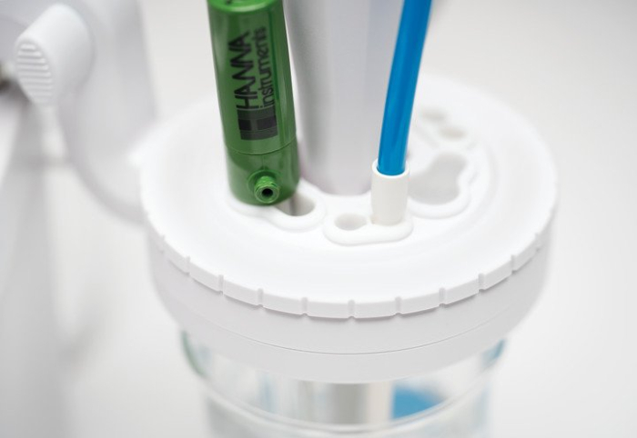 Titrator potențiometric cu o singură pompă și o placă analogică, titrare la un singur punct de echivalență - HI931-02 [2]