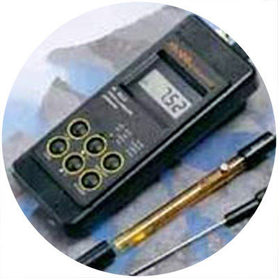 1990 - Primul pH-metru portabil impermeabil din lume