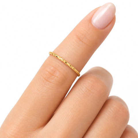 BIJUTERII DIN AUR - Inel aur 14K subțire, model texturat fațetat, design minimalist, stil stacking, marime 48