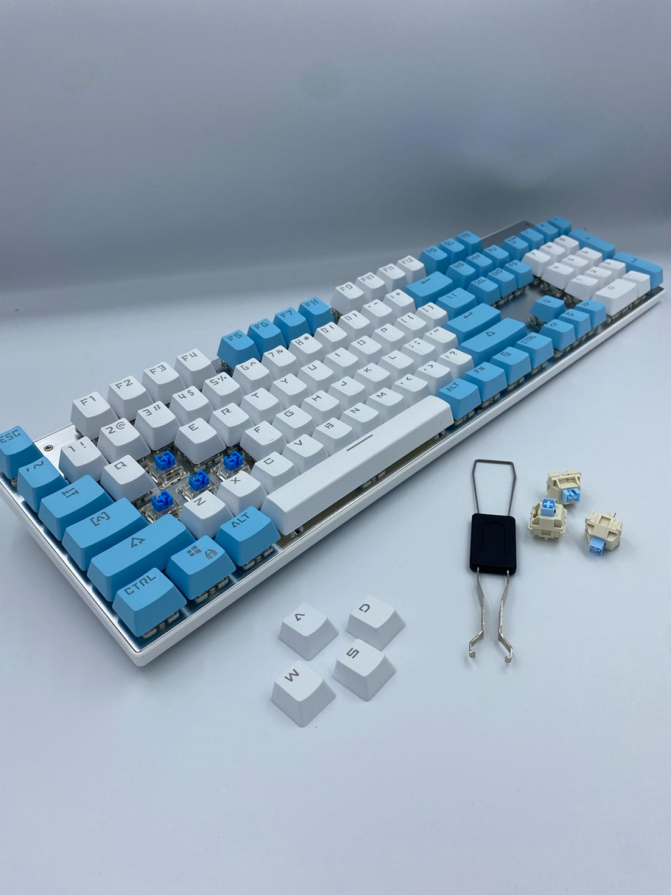 Tastatura Mecanica pentru Gaming, Crack K660 104 Blue Edition, Iluminare RGB, Compatibila Windows, Android si iOS, USB Type C [4]