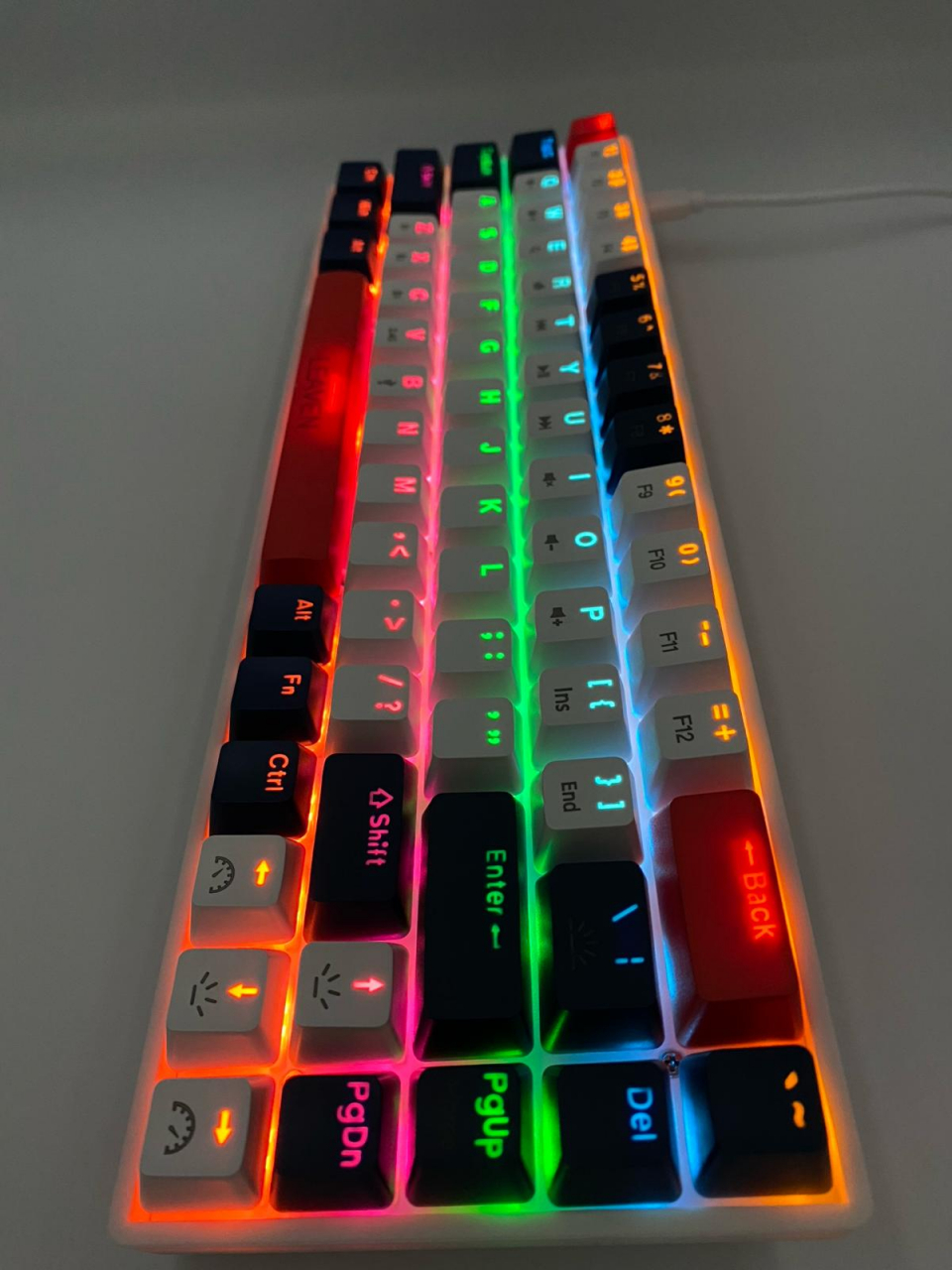 Tastatura Mecanica pentru Gaming, Leaven H68, Iluminare Rainbow LED, Compatibila Windows, Android si iOS, 3 moduri de conectare Wireless 2,4g, Bluetooth 5,1 si USB [6]