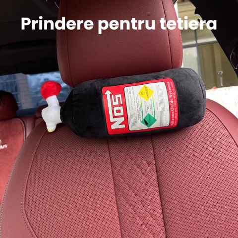 Perna Auto pentru Gat HASEPE, Moale din Plus, Design Butelie NOS, Universala pentru Calatorii, Tetiera sau Cotiera, Accesoriu Confortabil si Elegant pentru Masina, Dimensiuni 29x11 cm, Negru [1]