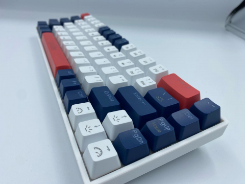 Tastatura Mecanica pentru Gaming, Leaven H68, Iluminare Rainbow LED, Compatibila Windows, Android si iOS, 3 moduri de conectare Wireless 2,4g, Bluetooth 5,1 si USB [10]