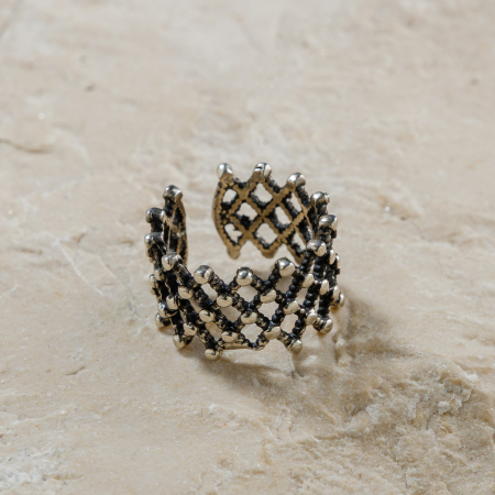 INELE FĂRĂ PIETRE - Dvin