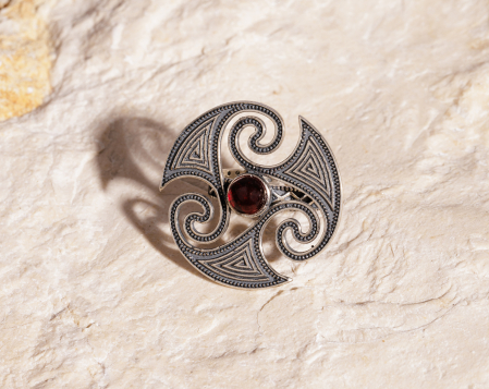 INELE CU PIETRE - Krak