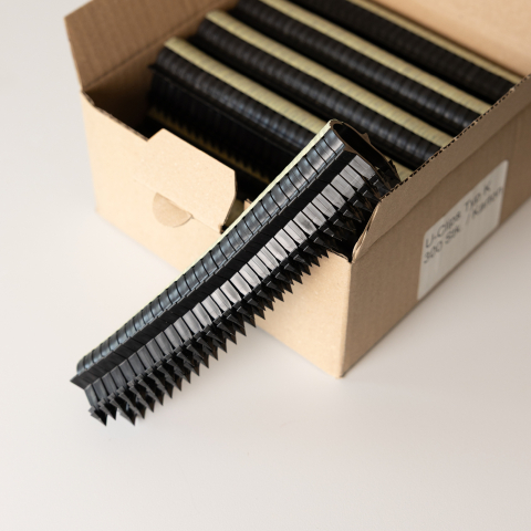 Materiale Premium Incalzire Pardoseala - Cleme Tacker Profesionale 40mm, Set 300 Bucăți, pentru Fixare Teavă Încălzire Pardoseală – Compatibilitate Universală