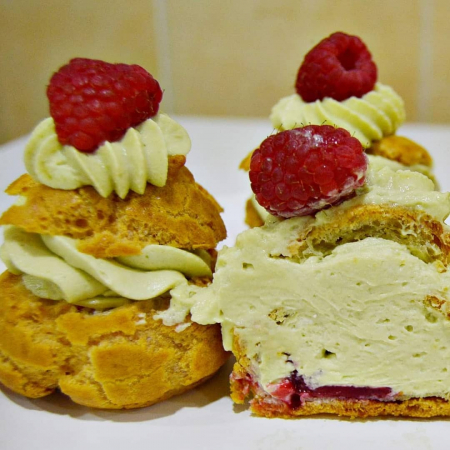 Prajituri Hedonice - Choux cu Crema de Fistic si Zmeura