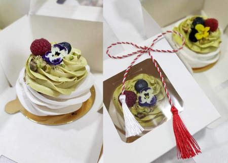 Martisor - Mini Pavlova Martisor | Hedonic Sweets