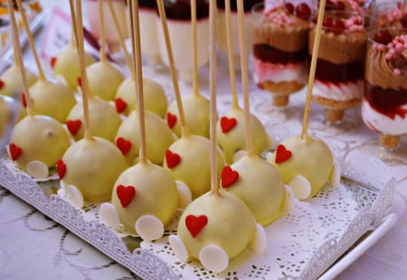 Prajituri Candy Bar - Cake Pops Trasura Printesei | Candy Bar - Hedonic Sweets