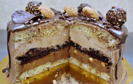 Torturi Hedonice - Tort Ferrero Rocher