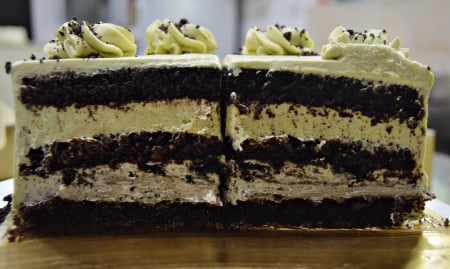 Torturi Hedonice - Tort Oreo Pistachio